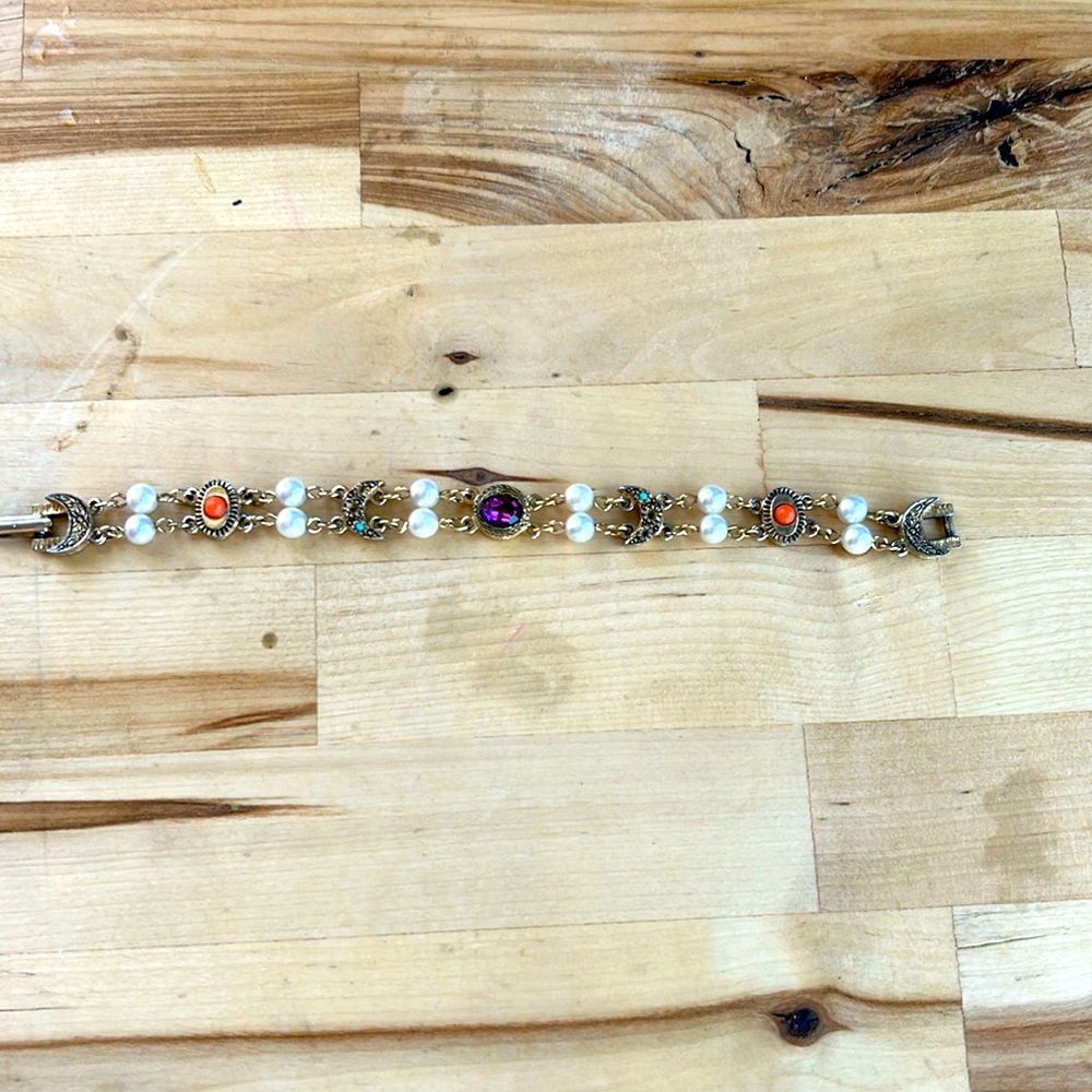 Beautiful vintage pearl and stone bracelet